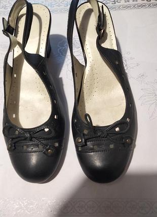 Босоножки женские кожаные