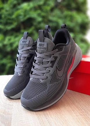 Чоловічі кросівки nike  зверху сітка на шнурівках.