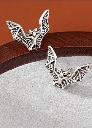 Пара  готичних вінтажних сережок з срібним покриттям кажана