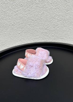 Домашні тапочки для дівчинки