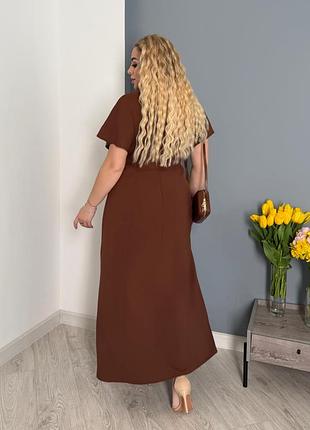 Летнее длинное платье с коротким рукавом поясом и разрезом спереди