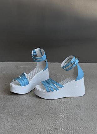 Стильні босоніжки  на потовщеній підошві, блакитний, натуральна шкіра