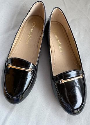 Туфлі лакові чорні, лофери р 6