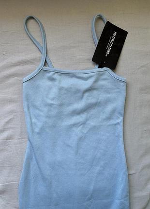 Довга жіноча блакитна сукня