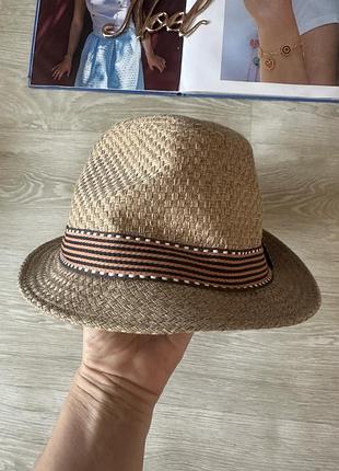 Бежевая шляпа от солнца