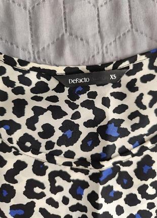 Блузка жіноча в діловому стилі