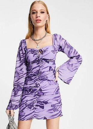 Фиолетовое платье с бабочками
