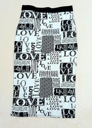 Миди юбка в газетный принт