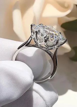 Массивное сияющее кольцо 💍