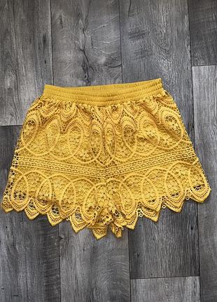 Жіночі шорти з мереживом