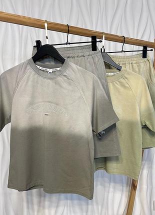 Літній костюм футболка і шорти оверсайз для хлопця з трендовим дизайном градієнт