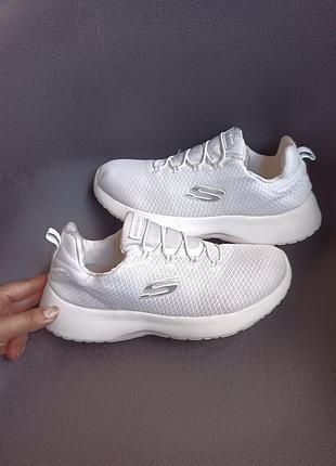 Кроссовки белые skechers
сникерсы 12119 wht 39 размер