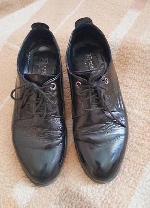 Туфлі натуральна шкіра лакові фірмові mida розмір 38