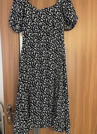 Сукня з розрізом