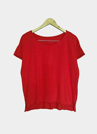Женская базовая хлопковая футболка красного цвета