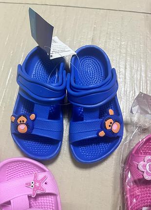 Резинове пляжне взуття