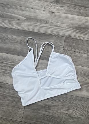 Білий асиметричний топ