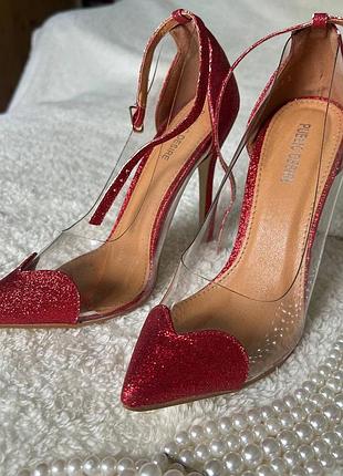 Туфлі червоні
