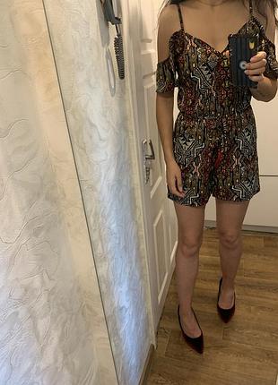 Літній комбінезон з шортами ромпер