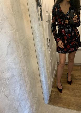 Коротка сукня плаття