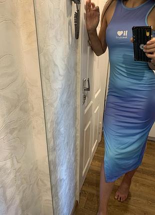 Сукня міді з розрізом збоку