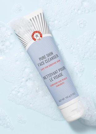 Очищуючий засіб для обличчя first aid beauty pure skin face cleanser