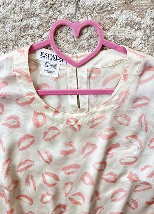 Escada margaretha ley cream pink silk lipstick print- це високоякісна та виразна блуза,10 фото