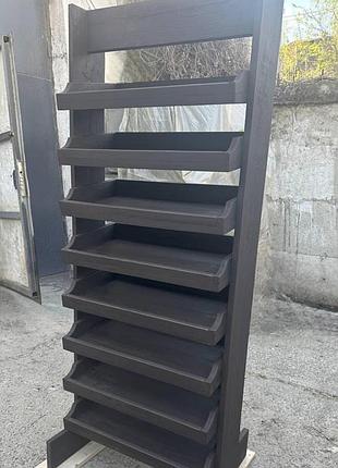 Стелаж для продуктів харчування з дерева. дерев'яний стелаж з бортиками. етажерка з дерева з бортиками для викладки товарів в мага