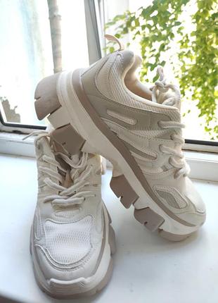 Женские кроссовки