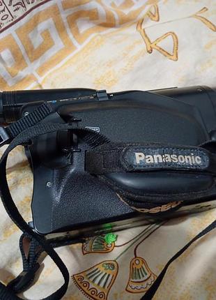 Видеокамера panasonic vhs.c. не известно состояние так как зарядка утеряна без претензий 
продаю как есть