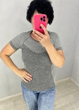 Футболка спортивна
