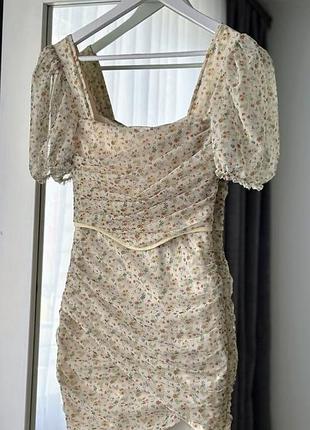 Неймовірна міні сукня з корсетним верхом в квітковий принт від бренду missguided в розмірі м