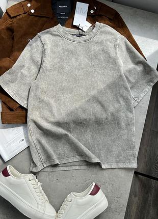 Щільна, футболка оверсайз крою від zara