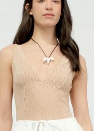 Боді з мережива бежевого кольору