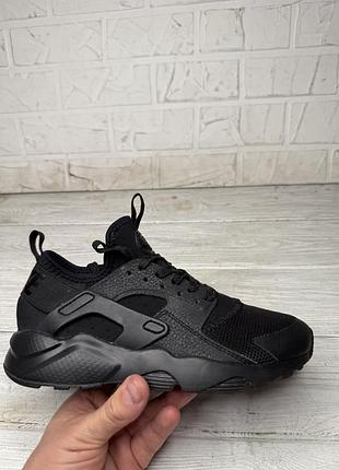 Крутые черные кроссовки Medium nike huarache срочно