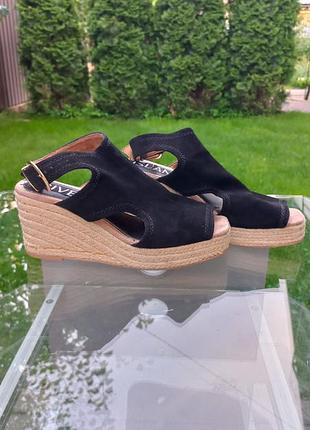 Босоножки замшевые