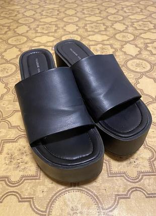 Шльопанці на платформі