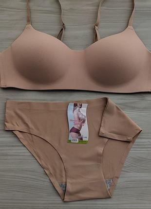 Комплект бесшовного белья трусики и бюстгальтер без косточек анатомический