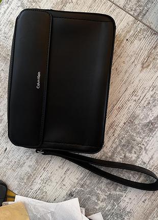 Сумка із колекції calvin klein.