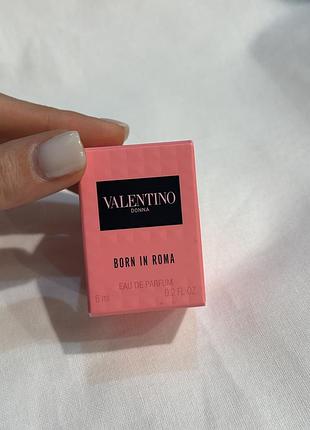 Valentino donna born in roma