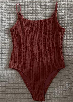 Цікавий суцільний купальник