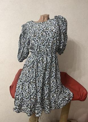 Сукня у квіти