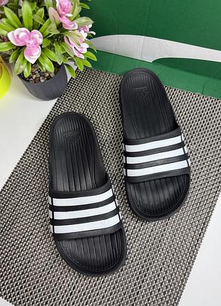 Оригінальні  шльопанці adidas