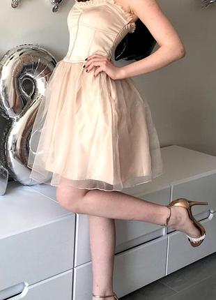 Роскошное коктейльное платье в нюдово-бежевом цвете  в размере s