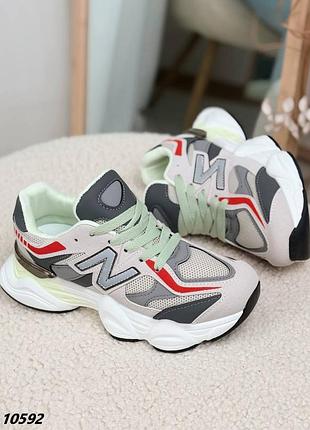 Кроссовки на высокой подошве