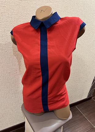 Стильная красная блуза , короткий рукав.