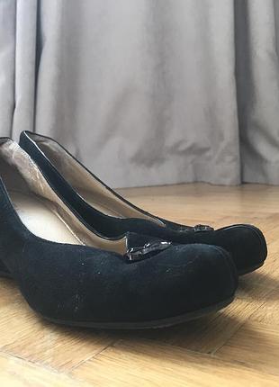 Туфлі на підборах