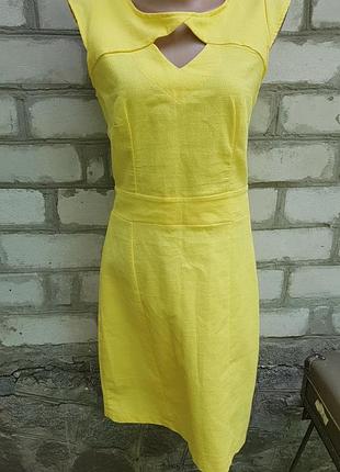 Желтое платье на резинке с открытой спиной