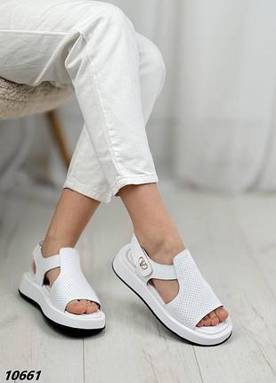Босоніжки   жіночі натуральна шкіра   білий   на застібці 10661