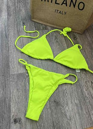 Женский яркий купальник в рубчик